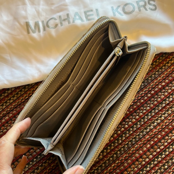 Michael Kors purse and matching wallet set - Picture 3 of 7